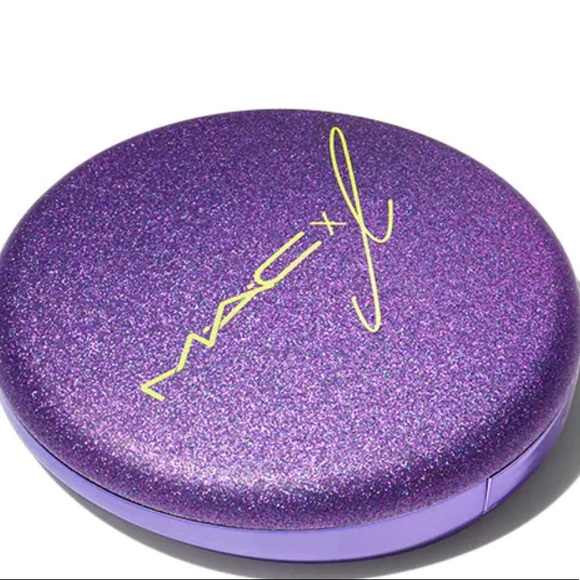 Limited Edition New MAC x L Highlighter in Show Gold. Sold out Collector item! - Picture 4 of 4